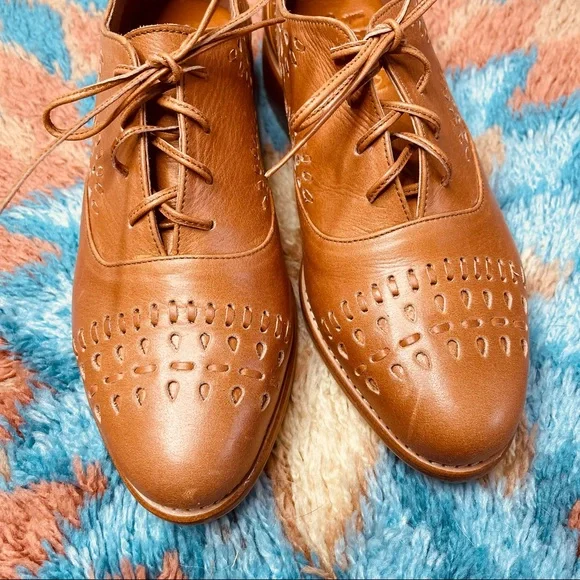 ELF Heartbreak Leather Oxfords size 8
Never worn - Picture 6 of 15